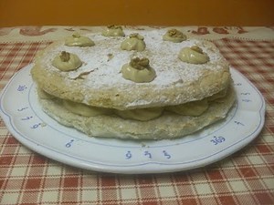 Comment faire une dacquoise aux noix et sa crème au praliné?