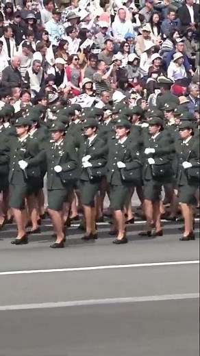 女性自衛官の行進 朝霞・観閲式（予行）にて
