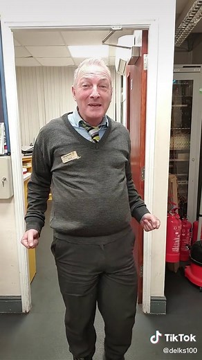 Learn the Hucklebuck Dance with Chubby Checker - Delks 100