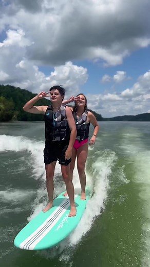 Baile en tabla de surf con Taylor Shumway