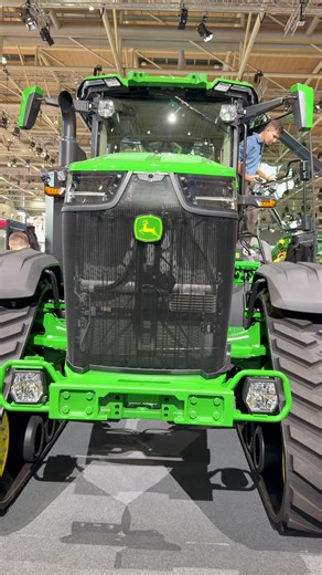 John Deere 8RX: Advanced Farming Technology