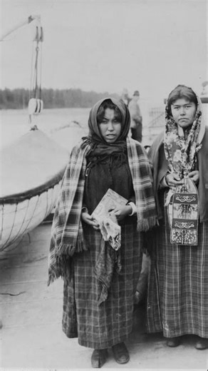 Ahtna Women at Yakutat Waterfront — Alaska, c 1903 | Native American Life