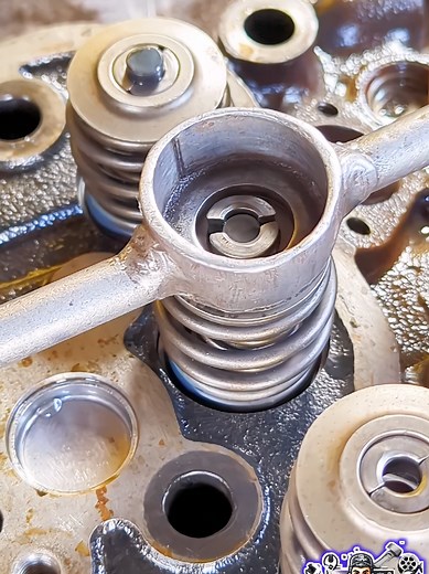 Automatic Tool for Valve Locks in Just 9 Seconds