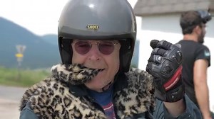 Video: Kawasaki Z900RS vs Z650RS Vergleich - Muss es immer die Große sein?