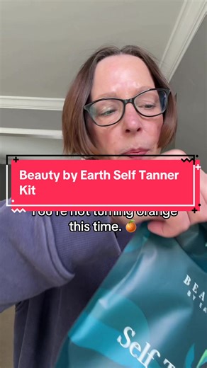 If you want a natural, sun-kissed glow without the damage, the Beauty by Earth Self Tanner Lotion Discovery Kit is the perfect place to start. This beginner-friendly set includes an applicator mitt, making it easy to apply like lotion for a smooth, streak-free finish. The formula blends effortlessly into the skin to create a natural looking tan that builds beautifully without harsh lines. It’s perfect for spring break, vacations, or anytime you want that healthy glow without spending hours in th