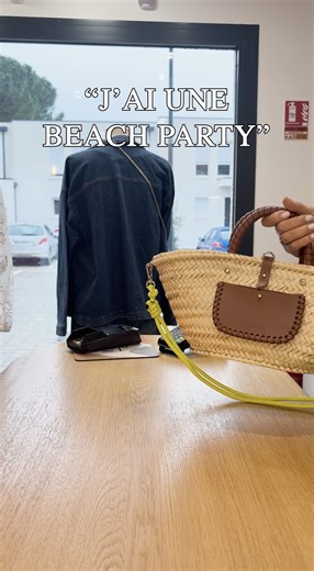 👜 Craie Studio – By De Rien La nouvelle collection de sacs Craie Studio vient d’arriver en boutique ✨ Des lignes intemporelles, des matières sublimes et ce petit détail qui fait toute la différence… Pour le quotidien, pour les grandes occasions, ou simplement pour se faire plaisir : il n’y a jamais besoin d’excuse quand le sac est parfait 😌 📍Nouvelle collection disponible chez De Rien 💬 Dis-moi en commentaire : plutôt sac du quotidien ou sac coup de cœur ? 👇 —- ◾️Du Mardi au Samedi ◾️234 Ru