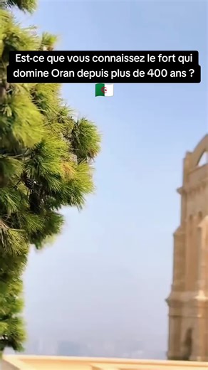 Perché au sommet d’Oran, le Fort Santa Cruz surveille la ville depuis plus de 400 ans. Un lieu chargé d’histoire, entre mer, batailles et conquêtes. L’Algérie cache des trésors incroyables 🇩🇿✨ #Algérie #Oran #Histoire #FortSantaCruz #Découverte