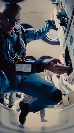 25K views · 365 reactions | A gateway to the cosmos: Virgin Galactic is taking microgravity research to new heights! During the upcoming Galactic 05 mission, Virgin Galactic’s spaceship will be converted into a suborbital space lab for space-based research. Details here: https://virg.in/wVxP | Richard Branson | Facebook