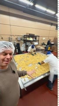 How do they make caramel corn?