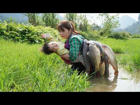 How to catch giant fish: Clever girl catches big fish using homemade trap - go to market to sell