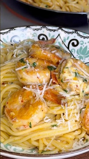 Garlic Chili Prawn Pasta (Easy 10 Minute Dinner Recipe)