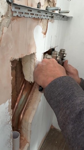 As always I got to give BAHCO credit for the quality adjustable spanner’s they produce. The colours of the handles are strikingly present stand out and easy to find in the tool bag. If you in the marked for new spanner’s check these out they awesome. #plumbing #tools #BAHCO | SRV social