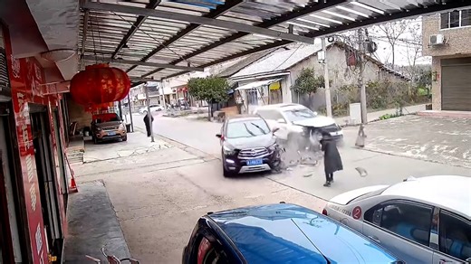 Dramatic moment cars crash at intersection - narrowly avoiding pedestrian