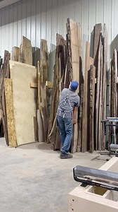 I’d love to hear your thoughts on this 8’x4’ live edge walnut dining table.👍😎 #liveedgetable #diningtable #design | Dust & Wood