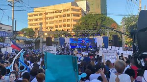 “Hindi ba nakakabuwisit?” Mocha Party-list first nominee Mocha Uson mocks veteran actress Sharon Cuneta for wanting to shop in Rockwell, says the 'Megastar' should instead shop in Tondo, Manila. The former OWWA deputy executive director also slams other camps for allegedly flaunting their wealth in campaign rallies. #Halalan2022 | via Katrina Domingo, ABS-CBN News Related news: https://news.abs-cbn.com/news/03/18/22/mocha-uson-endorses-isko-for-president-in-halalan-2022 | ABS-CBN News