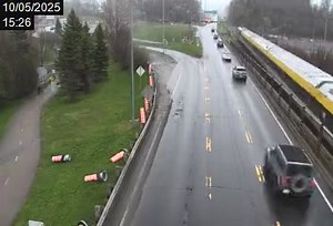 Train heading South detected on camera CN Bridge MP 2 (Levis Route 175 at pont de Québec) [3743] on 2025-05-10 at 15:27:22. Train on picture could be: VIA 39, route: Québec - Fallowfield, destination: Ottawa, speed: 56 km/h, on time, equipment: 4 VEN, occupied: 62%, details: https://asm.transitdocs.com/train/2025/05/10/V/39 | Automated Train Sightings