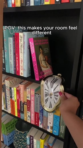 Unique Melting Clock for Transforming Your Room