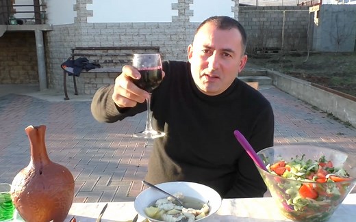 大叔教你做俄罗斯传统美食！来学习烤鱼肉串和铁锅鱼汤怎么做