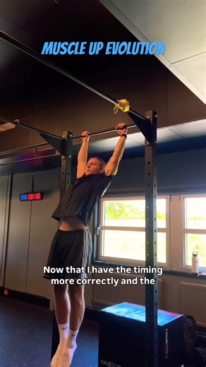 The muscle up is powerful. Making it look clean takes time #calisthenics #muscleup