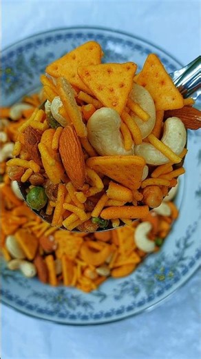 The ultimate snack mix for movie night! 🥨🔥.#shorts #food #snacks #easyrecipe #foodhacks