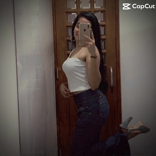 Mirror Selfies: Latina Booty, Sexy Girls, and Hot Mirror Pics