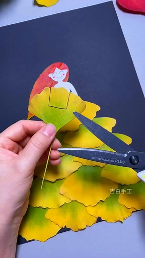 184K views · 70 reactions | The recent ginkgo leaves are so beautiful The leaf paintings are pasted with click-dot glue | Zouzanaki | Facebook