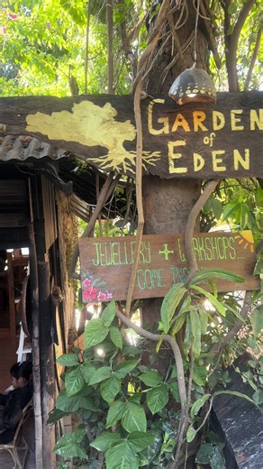 The cutest little jewelry making workshop in Luang Prabang, Laos 🇱🇦 #luangprabang #laos #jewelry #travellaos