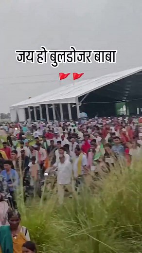 After realising Yogi ji is nearby, People left Khesari Lal Yadav's rally to watch Yogi Adityanath 😂😂 | Troll Indian Politics