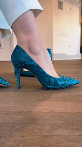 The Queen Collections ⚠️📣 Our newly designed real snakeskin shoes and bags are available in stock. These products are offered in 3 different color options. Designed using high quality materials, these products are both stylish and durable. Don’t miss this trendy to add to your collection. #shoe #footwear #shoeslover #shoesaddict #instashoes #women #highheels | VINCI Leather