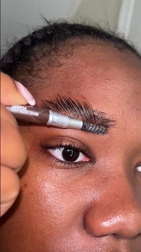 This brow gel is the best & it last all day without melting or turning white‼️✨ #browgel