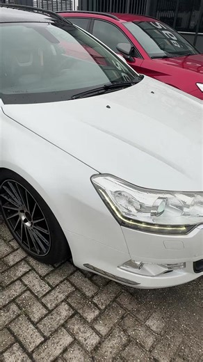 Vând Citroën C5, an 2011, motor 3.0 V6, full opțiuni, full LED. 🚘 Mașina este foarte bine întreținută, cu toate reviziile făcute la zi. Distribuție, turbine, baterie, pompă de ulei, ulei, filtre și tot ce a fost necesar a fost schimbat. Nu am făcut economie când a venit vorba de întreținerea ei. Mașina se prezintă foarte bine și nu necesită investiții. Cine este interesat îmi poate scrie în privat pentru mai multe detalii și preț. 📩 #CitroenC5 #Citroen #3.0V6 #MasinaDeVanzare #FullOptions