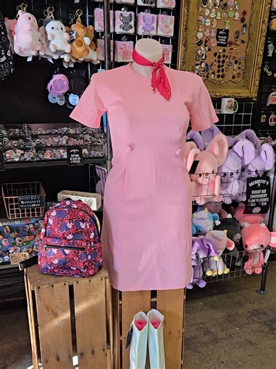 We challenged our team to style a full outfit inspired by pink using only what they could find in Abernathy’s 🎀💖 No outside pieces, no cheating — just creativity. Who understood the assignment? 👀 #PinkChallenge #Abernathys #StyleChallenge #VintageStyle #shopsmall