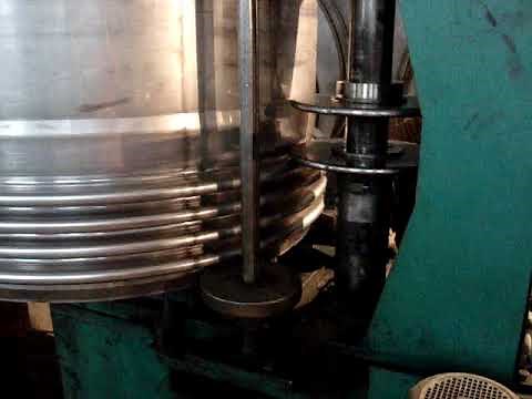 Bellow rolling forming machine