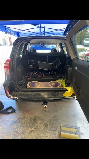 Last week I got to do a full custom lower boot install in a Toyota RAV 4, as you can see the client still has full use of the cargo area whilst having a show ready car audio setup 😃😃😃 I’m very happy, this job only took we 4 consecutive days in the extreme Melbourne heat 🔥🔥🔥 . . #cohengarage #customcaraudiofabrication #customcaraudio #recoilaudio #recoilaudioaustralia