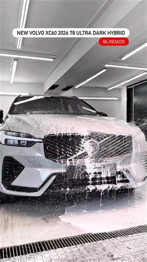 Só Veículos - Since 1985. on Instagram: "VOLVO XC60 T8 ULTRA DARK ANO: 2026 KM: 0 POTÊNCIA: 462 CV 0 A 100KM/H: 4,8 SEG MOTOR: 2.0 TURBO HÍBRIDO COMBUSTÍVEL: HÍBRIDO COR: VAPOUR GREY COR INTERNA: PRETO Blindado NIlI-A,, Isento de Rodízio, Cor Vapour Grey, Rodas 21”, Suspensão Adaptativa, Câmeras 360°, Multimídia Nova, Bancos Elétricos com Aquecimento, Som Bowers & Wilkins, Manopla em Cristal, Ar Digital, Faróis e Lanternas em LED, Detalhes em Black Piano. #volvo #volvoxc #volvoclub #volvobrasil