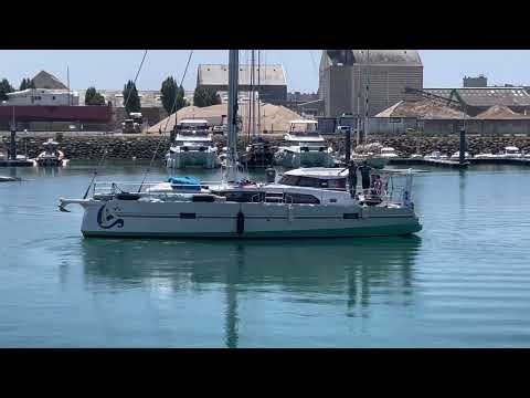 OVNI 490 : Mise à l'eau - Launching