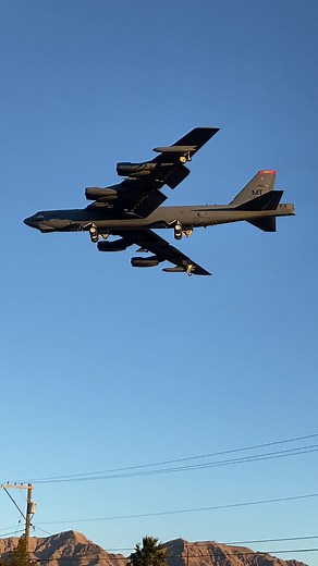 B-52 Stratofortress Arriving at Red Flag 22-1 | Thunderous Engines and Impressive Sight!