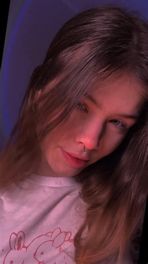 Nambel Hasde on Instagram‎: "... در سواحل انزونزی ماهیگیری موجودی را در ساحل کشف کرد که محلی ها آن را «ماهی زامبی نامیدند. جالب اینجاست که این ماهی کاملا فاقد اندامهای داخلی است اما همچنان حرکت میکند و حتی شنا میکند که سوال واقعی و منطقی را به وجود میآورد چگونه چنین چیزی ممکن است؟ زیست شناسان میگویند احتمالا درون این ماهی انگلهایی وجود دارد که قادرند حرکات آن را حتی پس از مرگ کنترل کنند. اما این پدیده به ندرت در حشرات دیده میشود و در ماهیها برای اولین بار است. و اگر این گونه ای ناشناخته برای علم