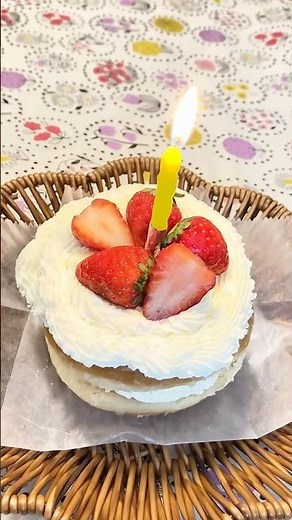 ミスドのハニーディップでショートケーキを作ってみた #ミスド #お菓子作り #アレンジ #ドーナツ #donuts #kawaii #misterdonut #strawberry #shorts