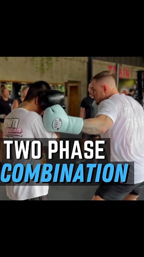 2 phase head body combination 👊🏻 The way I see it there’s 2 ways to finish a combination, you either: A) Create and exit or B) Look for a continuation (second phase) Both of these help you avoid just finishing your punches and then standing still inactive. | Day One Martial Arts