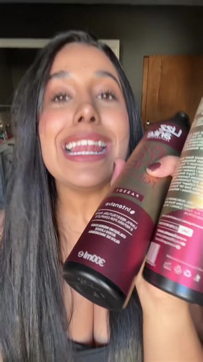 💥✨ Cabelos pós-química fortes, tratados e cheios de vida! O Kit Extreme Repair Pós Química – Lizz Ante foi desenvolvido especialmente para cabelos que passaram por progressiva, coloração, descoloração ou alisamentos 💖 Sua fórmula atua profundamente na reconstrução, hidratação e fortalecimento dos fios, devolvendo maciez, brilho e resistência desde a primeira aplicação ✨ ✔️ Recupera danos químicos ✔️ Fortalece a fibra capilar ✔️ Reduz quebra e ressecamento ✔️ Devolve brilho e maciez ✔️ Uso prof