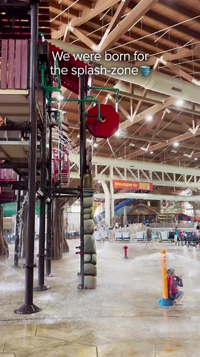 The folks who hang at the bucket drop are the real die-hard waterpark fans. Nothing but respect. | Great Wolf Lodge