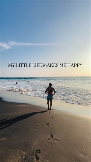 The Traveling Professor on Instagram: "W H A T M A K E S Y O U H A P P P Y ? . . Varkala Diaries 💙 Sometimes even the smallest or tiniest of things or dreams can make us happy! Travelling has played a major role in the person whom I am today🙌 It can be anything but it’s You who have to chase your own happiness 💙"
