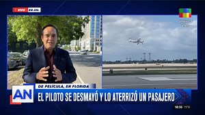 1.1M views · 10K reactions |  Escena de película en Florida | El piloto se desmayó en pleno vuelo y un pasajero aterrizó el avión  Cc @AmericaNoticias | América TV | Facebook