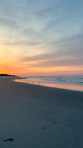 Calm mornings by the beach, perfect for a peaceful walk along the shore. 📸 Griff Cove Studio #sunrise #emeraldisle | Emerald Isle Realty, Inc.