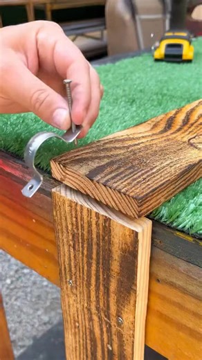 Tool Titans on Instagram: "The wood-joining technique carpenters worldwide use Strong, precise, and incredibly easy to learn. #USA #WoodworkingPro #PerfectJoint"