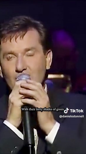 Daniel O'Donnell Sings 'Forty Shades of Green' Live