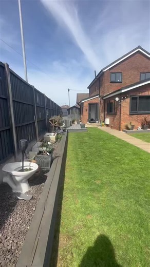 Bella Properties on Instagram: "‼️ Multiple extensions, corner plot position & detached double garage👌The open plan kitchen/sitting area 😍 ✔️ Upgraded kitchen/sitting room ✔️ Upgraded windows & doors ✔️ Open plan living room/diner ✔️ Utility area ✔️ Porch & WC ✔️ Spacious entrance hall ✔️ Three double bedrooms ✔️ Family bathroom ✔️ Immaculate gardens & social areas ✔️ Front & rear gardens ✔️ Corner plot ✔️ Double garage 📍Sunway Grove, Scunthorpe - £270,000 🏡 Contact the office on 📞01724 337