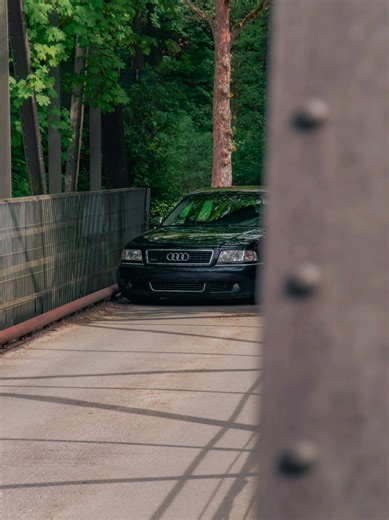 Es war auf jedenfall eine Herausforderung ein Auto mit einer Person zu Shooten aber ich denke das hab ich ganz gut hinbekommen. Danke nochmal an @wlm.sdh das du dein Auto zur verfügung gestellt hast und danke an @mlkago fürs Modeln. Editiert in @lightroom