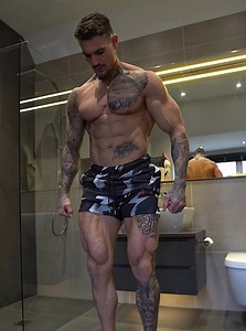 275K views · 2.9K reactions | Rise & shine, it’s cardio timeMy go to HIIT workout on the spin bike! 5min warm up straight into 15-20min of 30sec at 100% with 1min steady recovery. Then 5-10min cool down and stretching. #morningroutine #riseandgrind #cardio | Ross Dickerson | Facebook